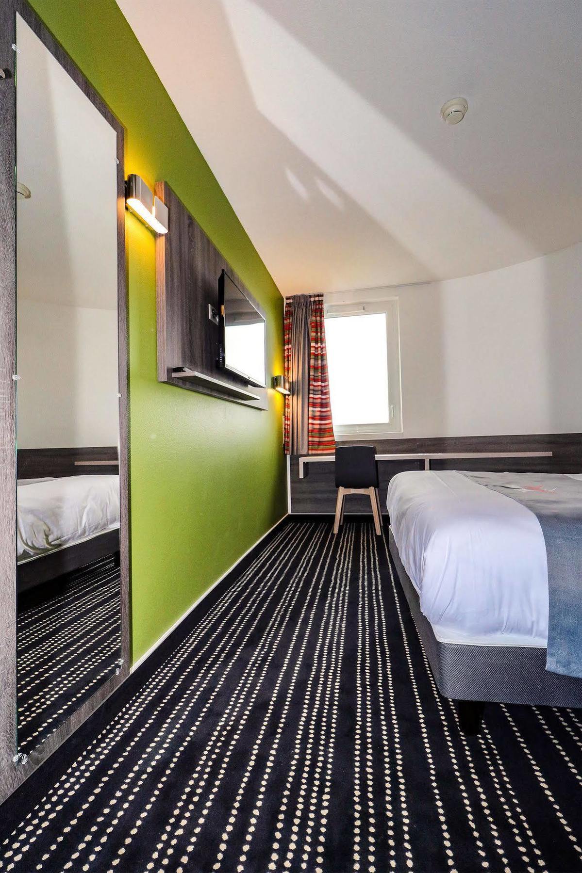 Hotel Arena Toulouse Bagian luar foto