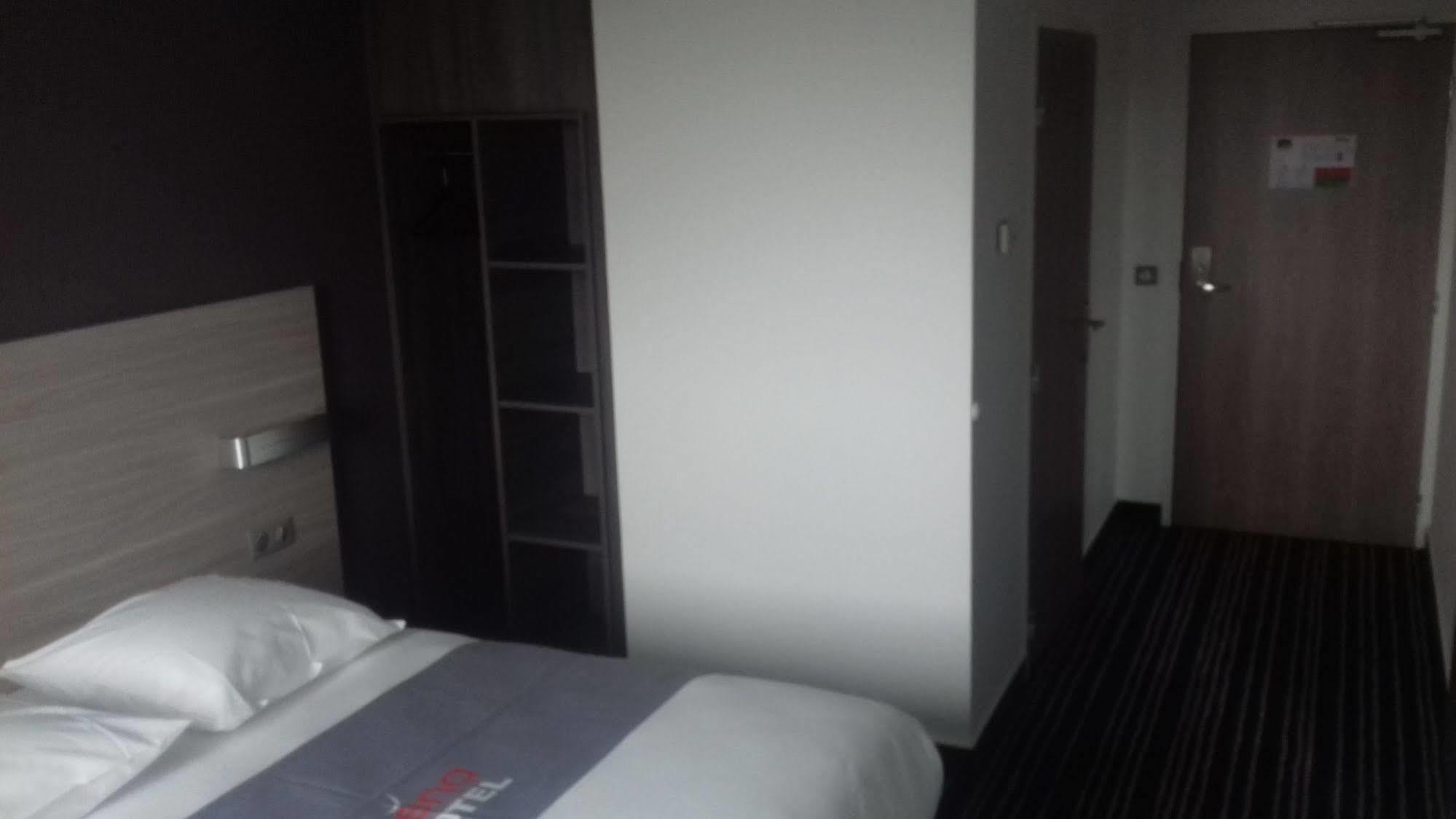 Hotel Arena Toulouse Bagian luar foto